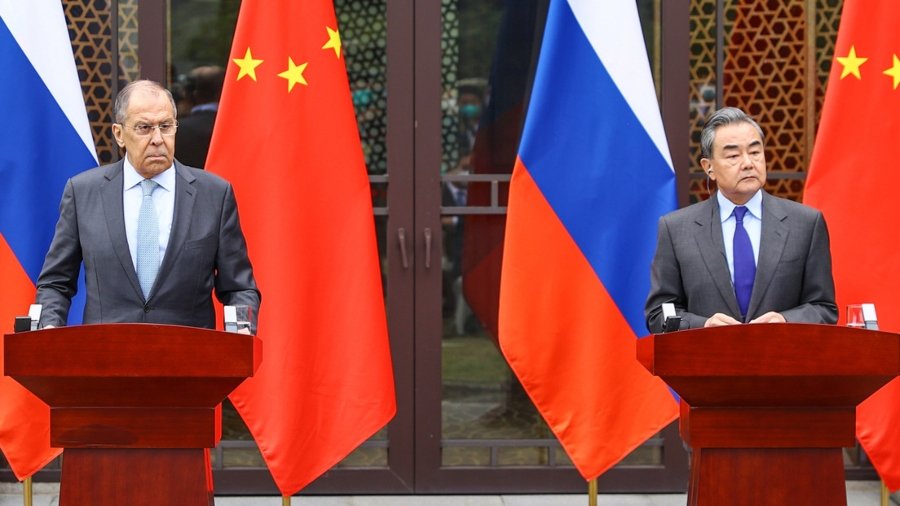 Rusia y China condenan el ataque de EE. UU. e Israel contra Irán ocurrido este sábado.
​Los cancilleres Lavrov y Wang Yi calificaron de "inaceptable" la ofensiva en pleno proceso de diálogo. Denuncian violaciones al derecho internacional y riesgo de un abismo peligroso.