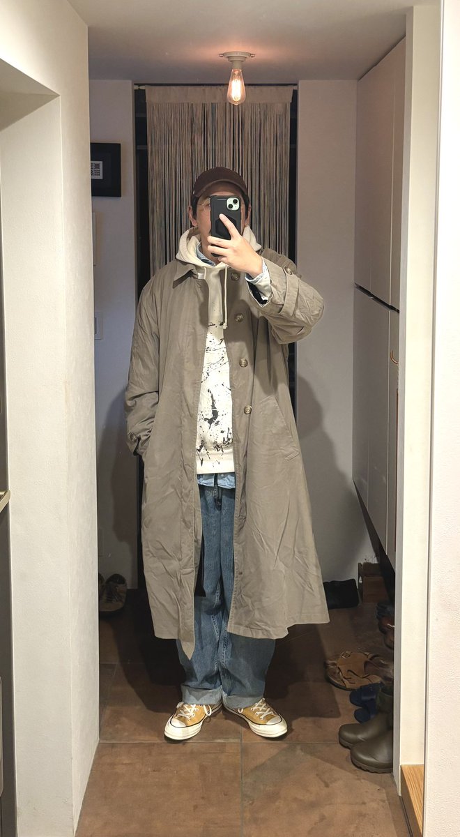 コートで整えてみたけど脱いだらストリート過ぎたかも…

🧥 Lauren ステンカラーコート
👕 Champion リバースウィーブ
👖 Levi’s 560
👟 Converse CT70