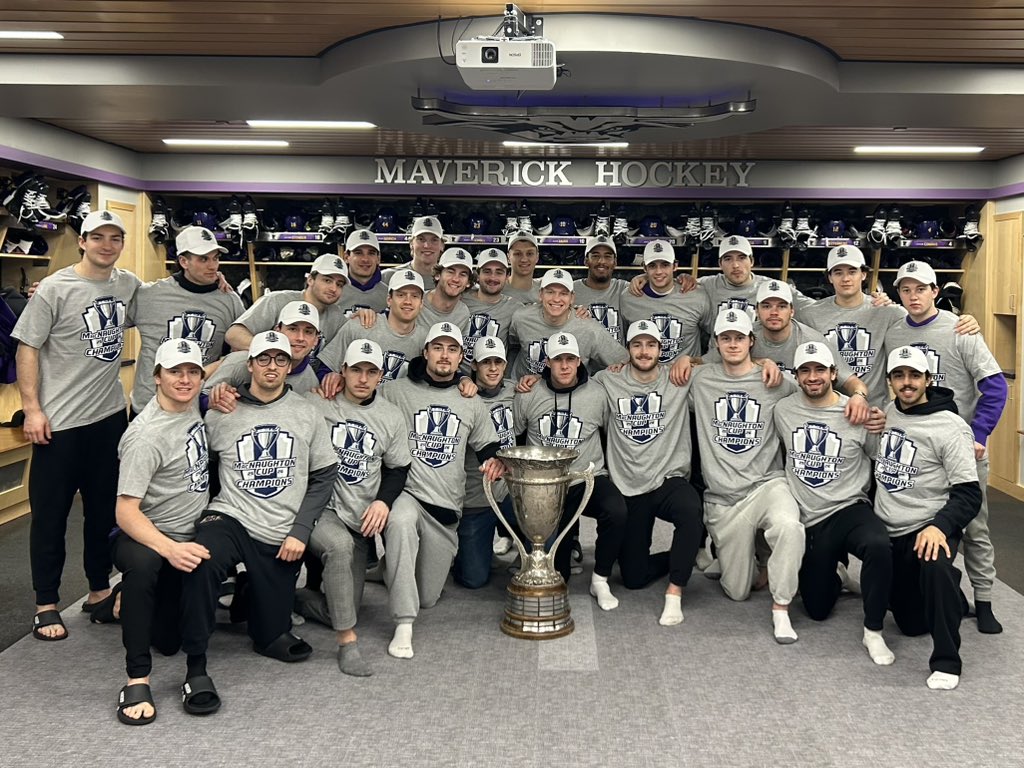MinnStMHockey's tweet photo. Back where it belongs. https://t.co/5M2beac31t