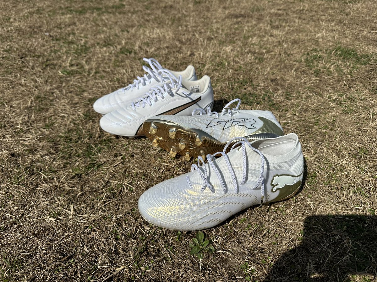 shiocap's tweet photo. 昨日は合同練習
#PumaFuture 9 Ultimate AGを着用
Future9が良過ぎて履き続けました
ヒール周りのフィット感、中足部のLockdown、アッパーの柔らかさやグリップ感、AGのスタッド長さと配置も非常に好みです
唯一の不満点は重い
AGもフルレングスのミッドソールなのでやむなしですが… https://t.co/1mY63UjOVv