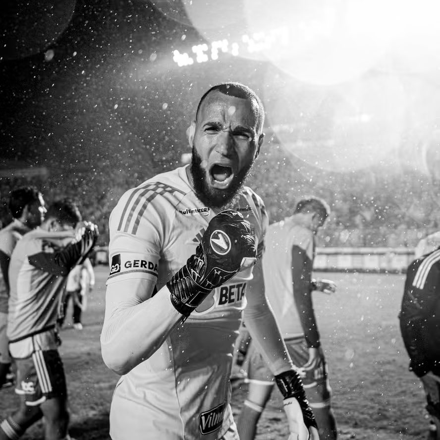 Hugo Souza o CARALHO!

Se o Ancelotti quer levar um goleiro só pra pênalti, ele tem nome e sobrenome:

EVERSON FELIPE MARQUES PIRES, o melhor goleiro do BRASIL!