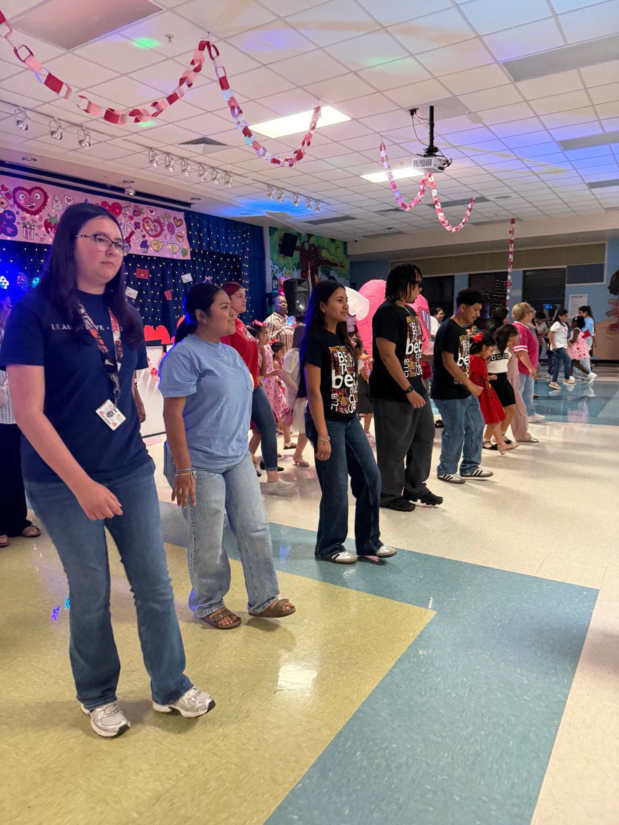 EPEBobcats's tweet photo. Thank you to IHS Betas for bringing the energy and support to our EPE Sweetheart Dance! ⁦@Indians_IHS⁩ ⁦@collierschools⁩ https://t.co/RoMPsUdgNA