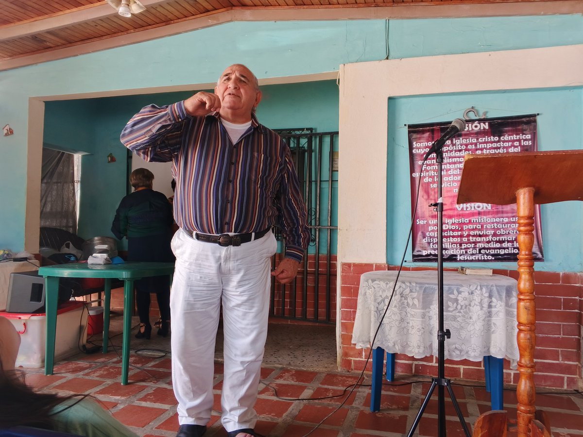 La iglesia se llama "El Amor De Dios"... Están en Vzla, agradezco mucho puedas orar por ellos.
No tienen un local fijo y propio para reunirse pero aman al Señor y las familias.