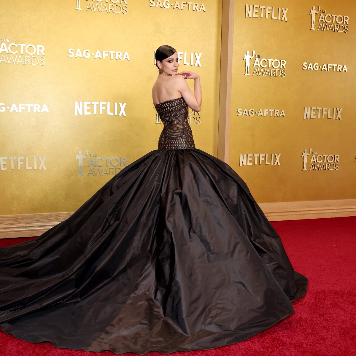 Variety's tweet photo. Sofia Carson walks the #ActorAwards red carpet.

(Photo: Getty) https://t.co/NiOXIuOPb8