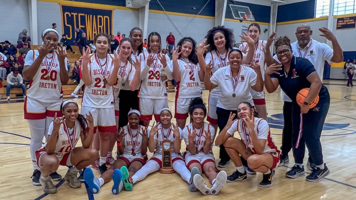 bishopiretonhs's tweet photo. THREE-PEAT. For the third year in a row, the girls basketball team are the VISAA State Champions! Congratulations to these amazing athletes who defeated Paul VI in the final 53-48! #AdvanceAlways #GreatToBeACardinal https://t.co/8zXLMsexYK