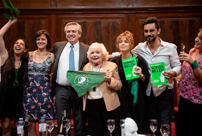 DOBLE DISCURSO EN LOS GOYA: DOLORES FONZI CONTRA MILEI

Mientras celebraba el premio Goya por "Belén", Dolores Fonzi atacó a Javier Milei y al esfuerzo que estamos haciendo todos los argentinos, repitiendo las mismas consignas de la izquierda que ya fracasó en la región.

La