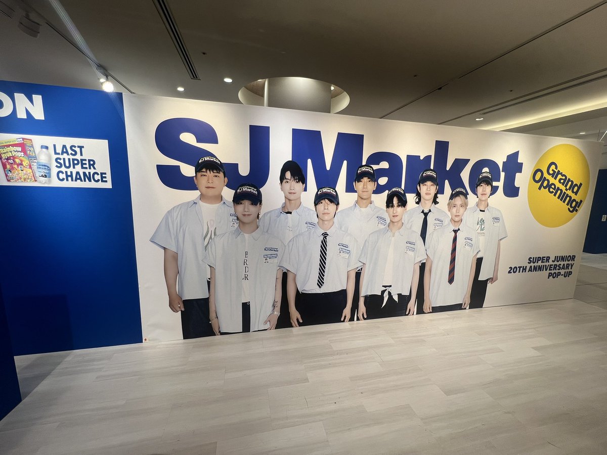 ysmh8c's tweet photo. 3/1(土)16:30頃　SJ Marketへ
展示も物販も並ばず入場
グッズはSOLD  OUTばかりで、トレカ3枚だけ購入
展示は面白かったし、トレカは異種交換もしてもらえて、手元にヒョクちゃん3枚��なって、個人的には大満足😊

#SUPERJUNIOR
#SJMarket
#GrandOpening_SJMarket
#GrandOpening_SJMarket_in_JAPAN https://t.co/d6A2rPvSfI