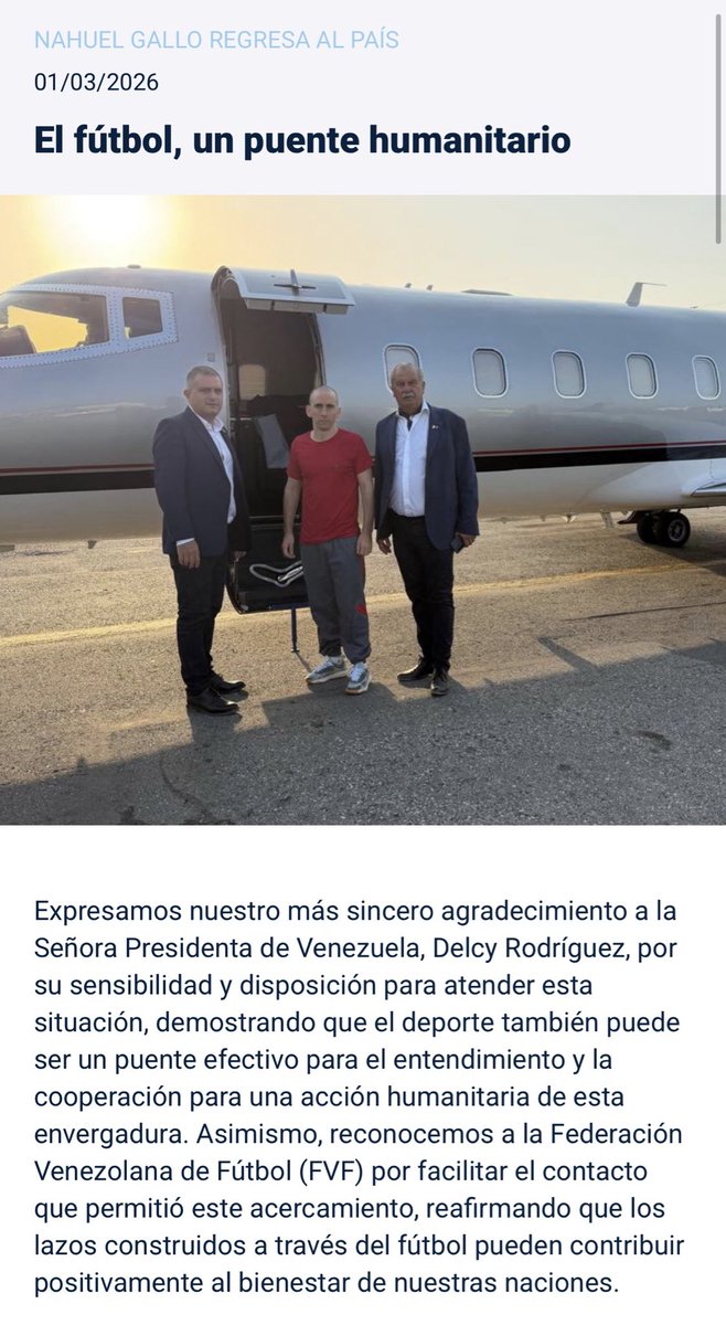 rafalejov's tweet photo. El gendarme argentino Nahuel Gallo, quien estuvo 448 días preso bajo la dictadura de Nicolás Maduro y Delcy Rodríguez, es liberado tras negociaciones entre la Federación Venezolana de Fútbol y La Asociación del Fútbol Argentino.

Al mismo tiempo se anuncia un “proyecto de desarrollo” entre ambas federaciones que incluyen un domo para fútbol sala, centro de formación arbitral y múltiples canchas de césped natural.

Me parece una ABSOLUTA locura que un secuestrado político sea liberado de esta manera. Es surrealista y nos habla del oscuro poder que manejan estas corruptas federaciones.
