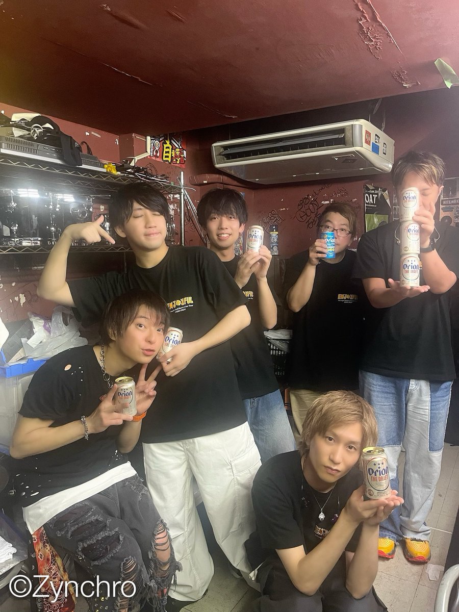 ero1q's tweet photo. 昨日は

Tetsuya Kakihara Live Tour 2025-2026
ENJOYFUL!!!!!!!!!!!!!!!沖縄公演でした。

今回も楽しく終了！

いつものドラムセットと同じ感じの点数揃えてくれたスタッフさん達に大感謝。

今日はおじさんの沖縄散歩動画を撮るつもり！

3月2日🌞

おはようございます！

#柿原徹也 https://t.co/P4B1qhmE0e