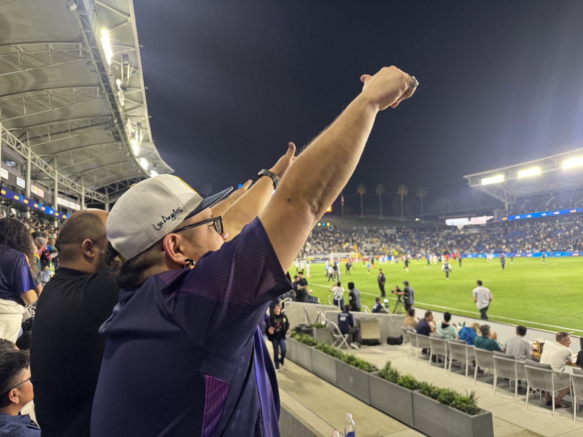 Bungee9000's tweet image. Gs up !! Glad was a able to catch this game 💙🤍💛👌🏽🙏🏽🔥🔥🔥 thanks to @mpascual416 super grateful 🙏🏽 #letsgetit #LAGalaxy #bluewhiteandgold #LosAngeles