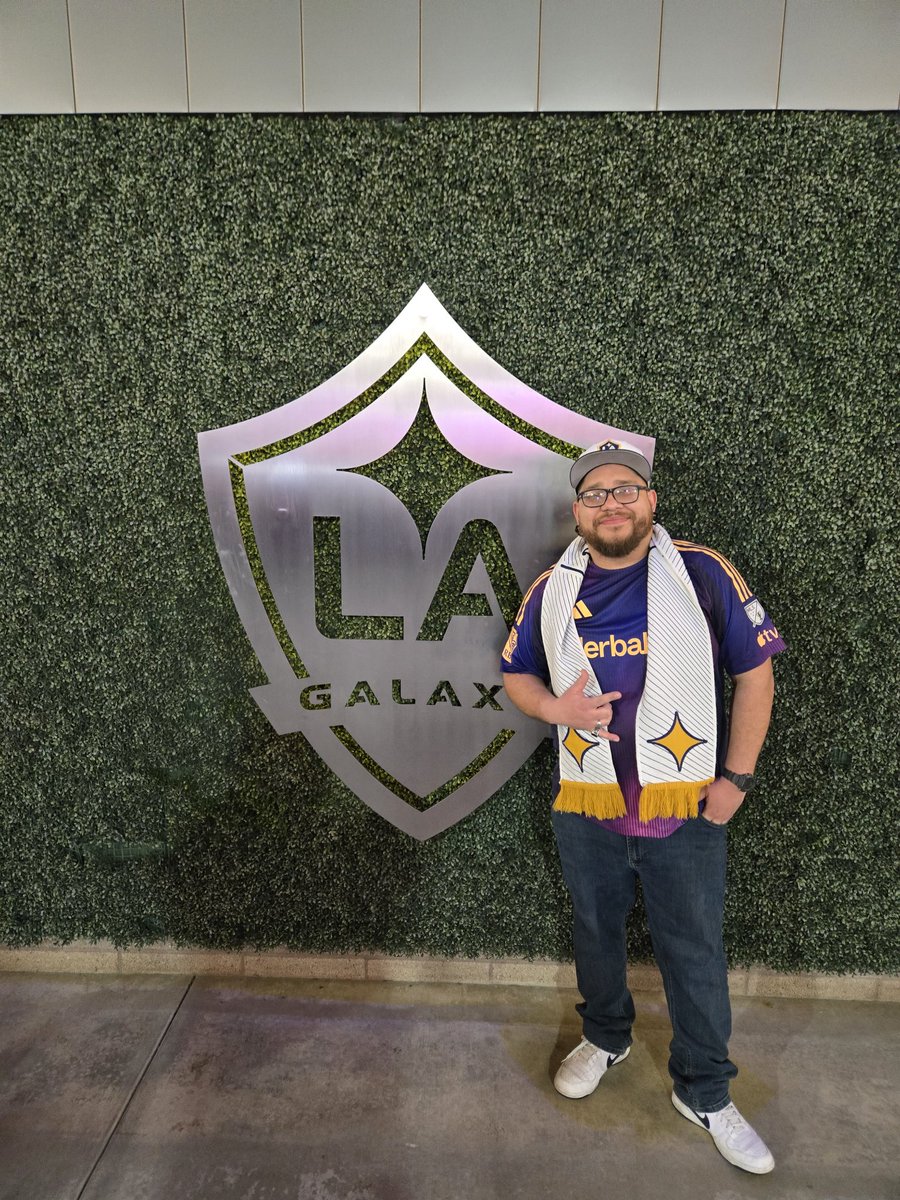 Bungee9000's tweet image. Gs up !! Glad was a able to catch this game 💙🤍💛👌🏽🙏🏽🔥🔥🔥 thanks to @mpascual416 super grateful 🙏🏽 #letsgetit #LAGalaxy #bluewhiteandgold #LosAngeles