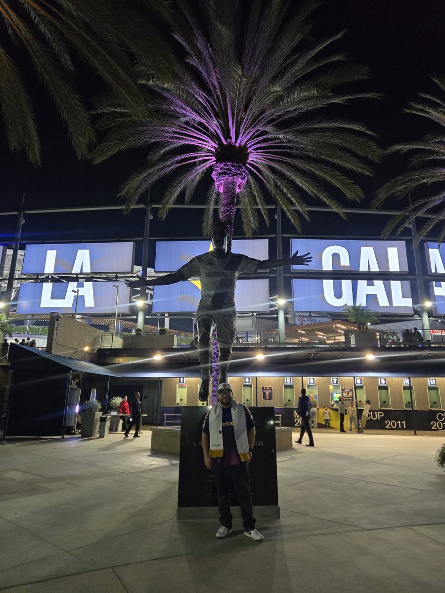 Bungee9000's tweet image. Gs up !! Glad was a able to catch this game 💙🤍💛👌🏽🙏🏽🔥🔥🔥 thanks to @mpascual416 super grateful 🙏🏽 #letsgetit #LAGalaxy #bluewhiteandgold #LosAngeles