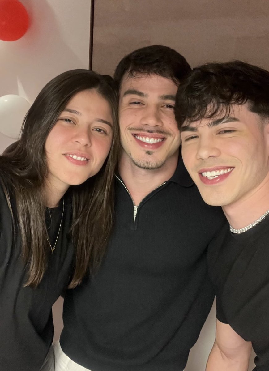 ComentsJubs's tweet photo. A perfeição dessa foto… 😮‍💨🤌🏻😍
Eu amoo os Rocha’s !! 🥹🥹🥹❤️❤️❤️ https://t.co/xPbsEgR4qU