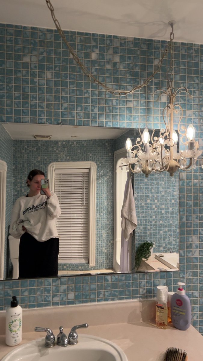 _surah444's tweet photo. I can’t believe I’m living in my literal dream apartment and it’s all my own and I’m so in love https://t.co/Btv2fLpYRx