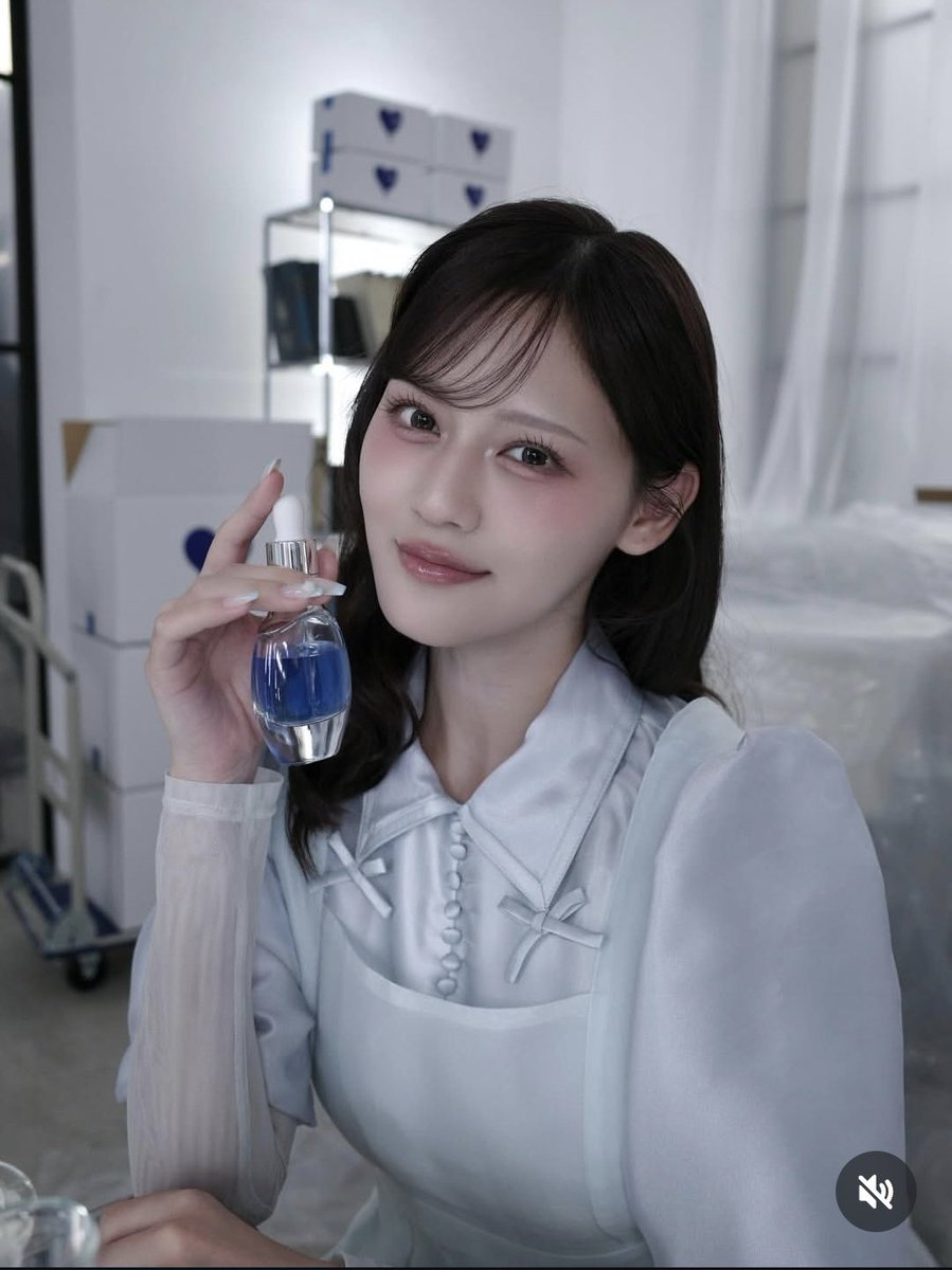 おはひとみ☺️ 今日は3月2日(月)です。 MVが公開されて無事 劇薬中毒
