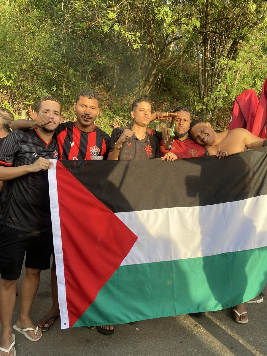 bom... ja do lado de ca eu nao preciso dizer mais nadaa.... 🇵🇸 
me digam vcs