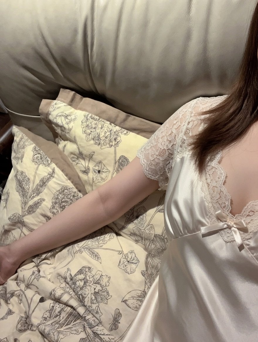 Cozy satin nights and floral dreams 💟