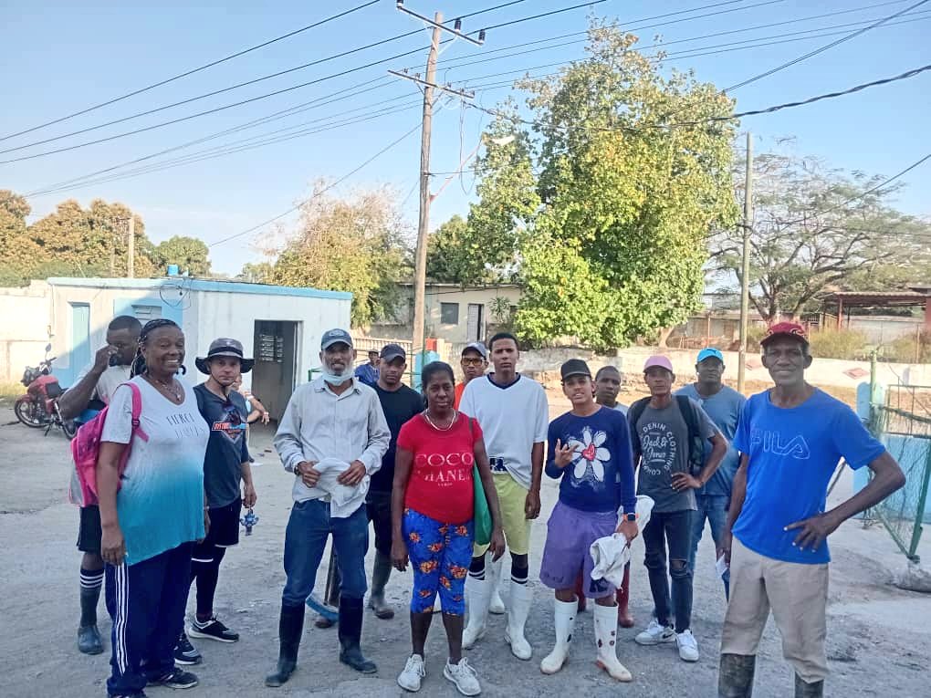 Yojaniers's tweet photo. Han sido 3 jornadas decisivas de limpieza en La Habana. Ahí estuvieron ellos (personas que cumplen sanción penal en libertad), aportando manos y esfuerzos por Cuba. 
📌Trabajaron 1260, en 71 Consejos Populares.
‼️Gracias a tod@s!!!

@Oscar_CubaTSP @IzquierdoAlons1 @YanetHzP25 https://t.co/ENUKOKk0jm