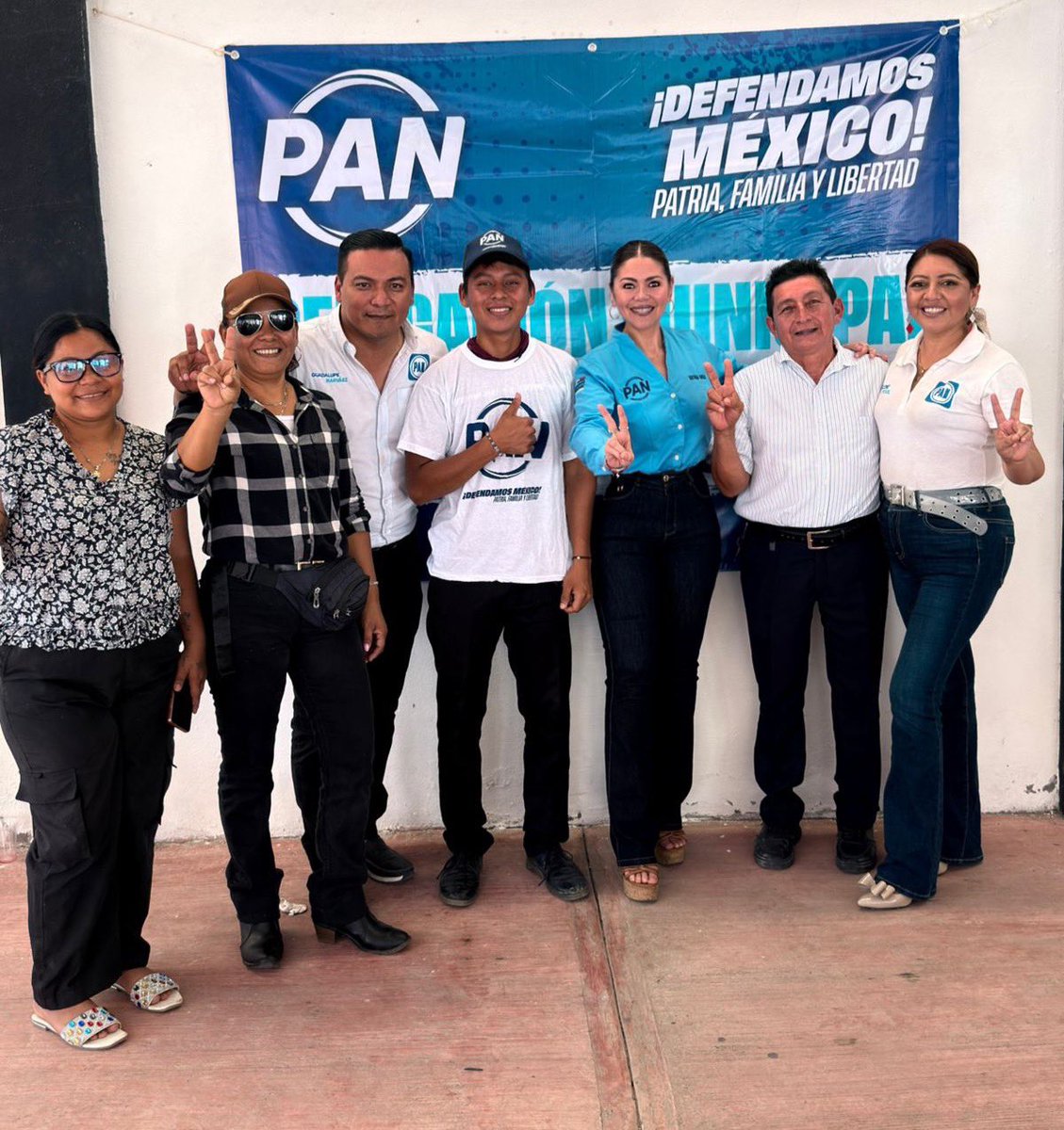 KathiaBolio's tweet photo. Domingo de subidón en la zona de los ríos, GRACIAS al maravilloso equipo que me acompaña y toda la estructura municipal de #Balancán, firmes y fuertes rumbo al 2027. @PAN_Tabasco 

#PatriaFamiliaYLibertad https://t.co/T7YYQE7kwZ