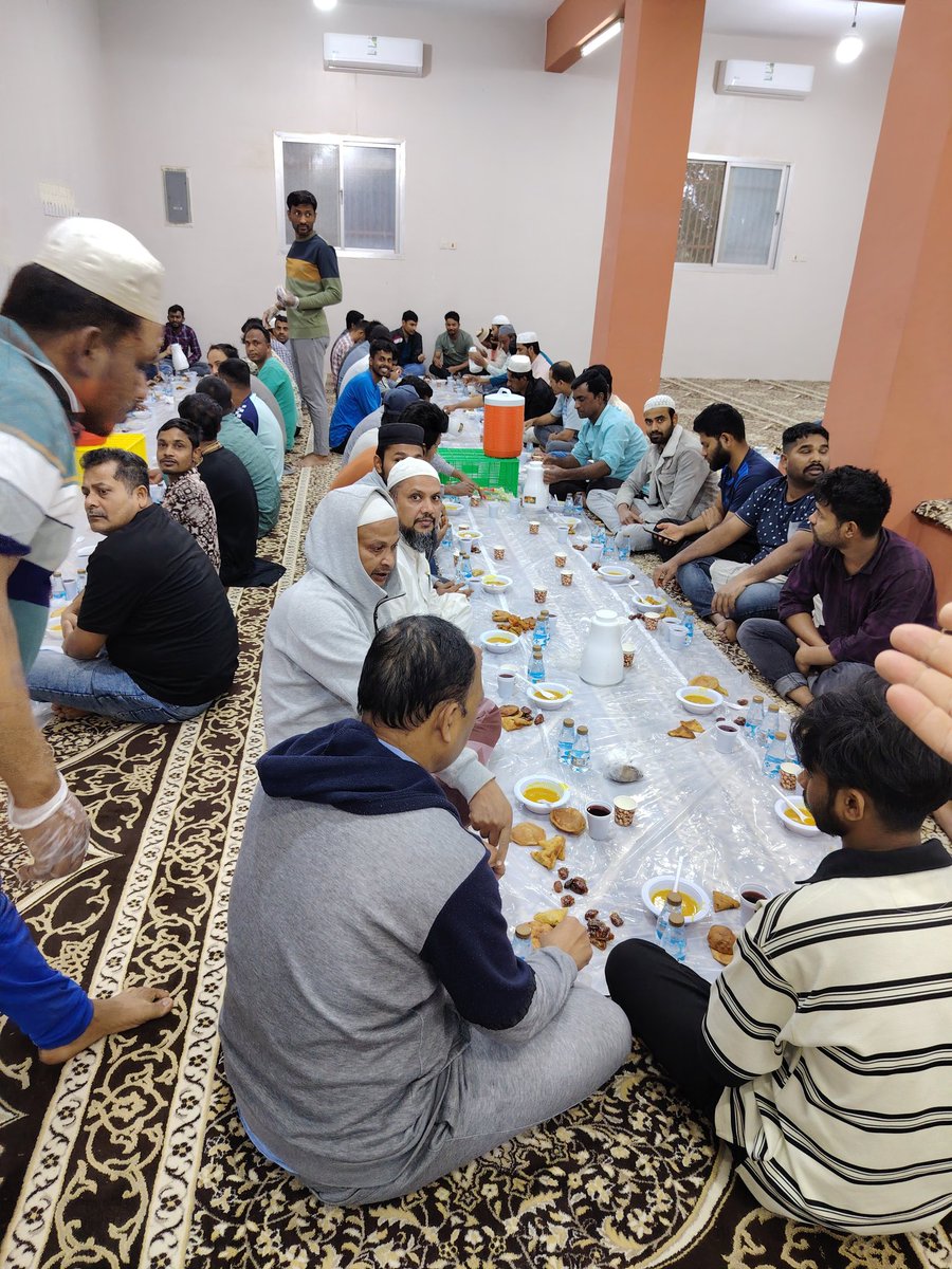 ALrabia13855404's tweet photo. كعادتهم السنوية وعلى نهج والدهم المعلم والمربي عثمان بن عبدالله بن نوفل الربيعة في تفطير الصوام في مسجده بعشيرة سدير ..
الله لا يحرمكم الأجر ويجزل لكم المثوبة. https://t.co/g2TMqlJNtj