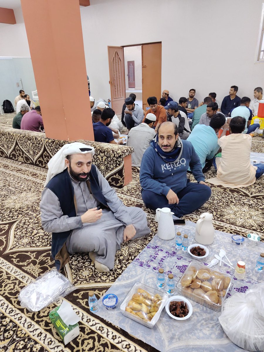 ALrabia13855404's tweet photo. كعادتهم السنوية وعلى نهج والدهم المعلم والمربي عثمان بن عبدالله بن نوفل الربيعة في تفطير الصوام في مسجده بعشيرة سدير ..
الله لا يحرمكم الأجر ويجزل لكم المثوبة. https://t.co/g2TMqlJNtj