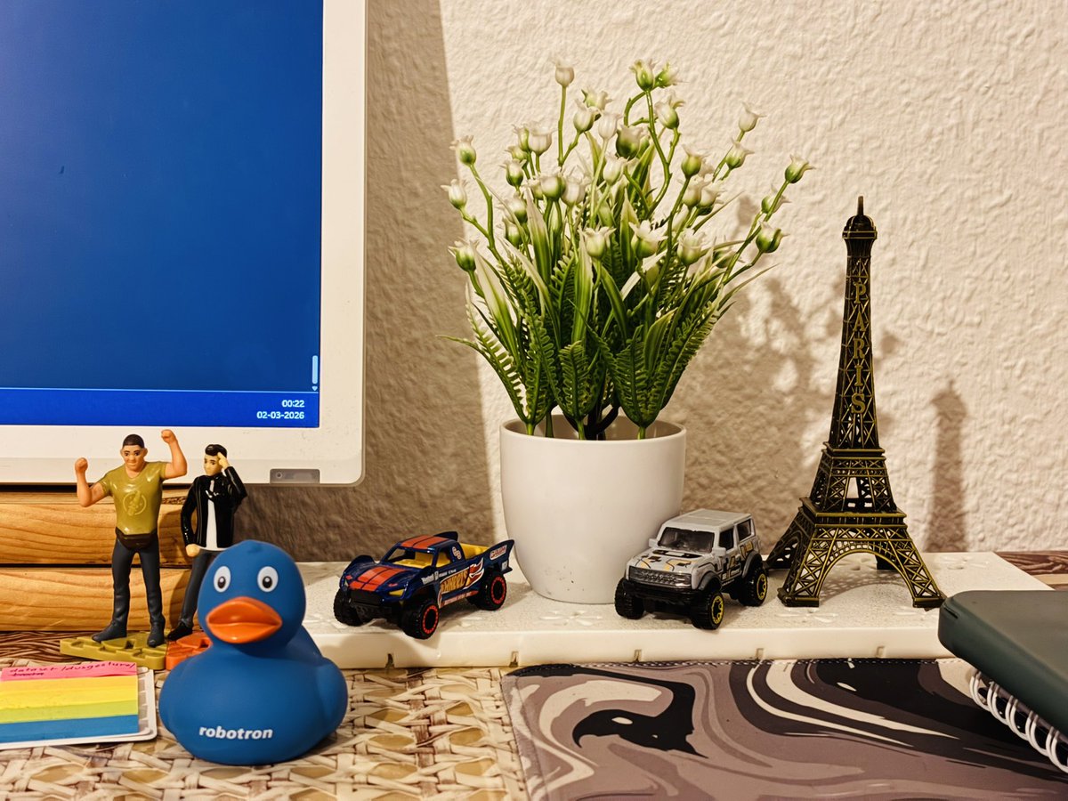 sadiqali015's tweet photo. What’s that one piece on your desk that changes the whole vibe? 🖥️

#DeskGoals #desksetup #VibeCoding #developer #duck #WebDevelopment #startup #BuildingInPublic #SoftwareEngineering https://t.co/dVyUPPWkHi