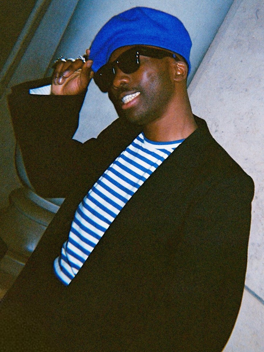 drawndirected's tweet photo. @kelvinkrash in paris 

📸 me https://t.co/zMatGeQd14