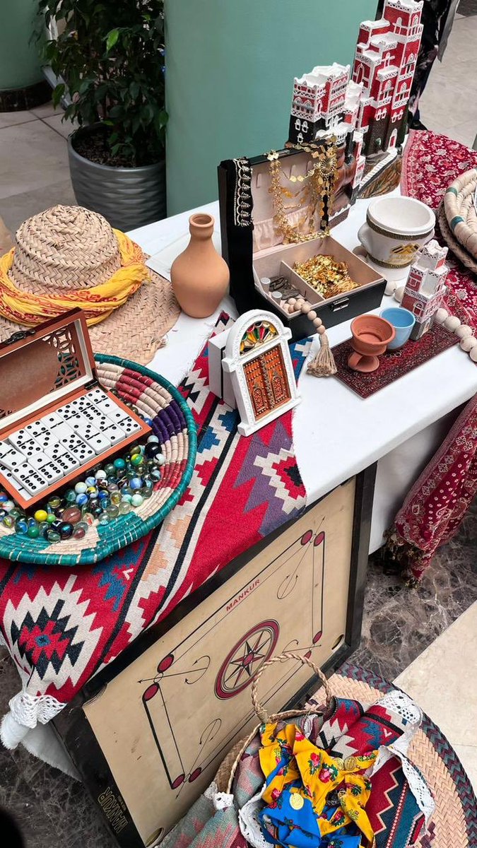 PhysClub_KSU's tweet photo. في يومٍ نعتز فيه بجذورنا ونفخر بتاريخنا🇸🇦

شارك نادي فيزيكا بشطر الطالبات 
في بهو كلية العلوم💫 
بتفعيل #يوم_التأسيس 
استذكارًا لثلاثة قرون من المجد والفخر 🤎 https://t.co/v02O84lHVS