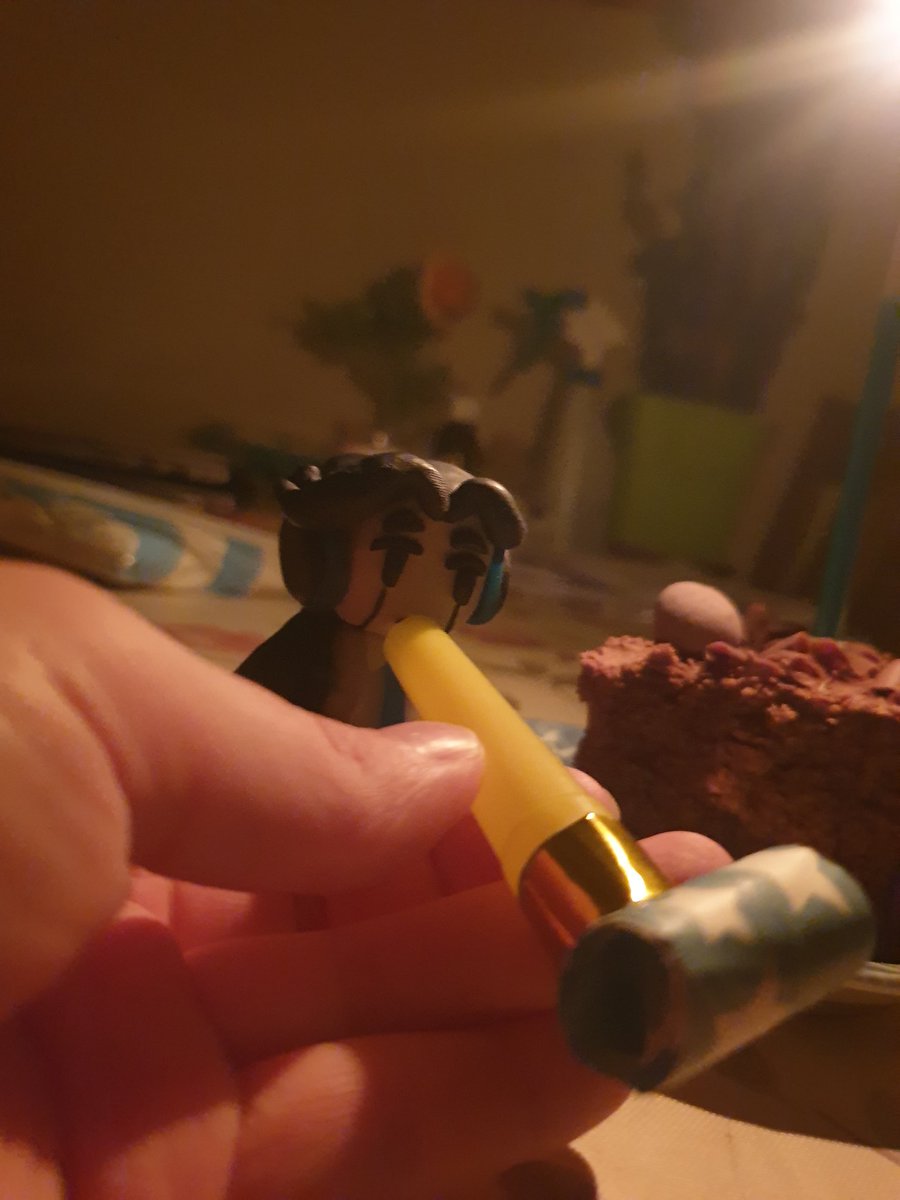 octocatto's tweet photo. ROAWN got a slice of cake and the long candle for his 3rd birthday this year!!! Happy birthday ROAWN!
#utau #ROAWN #vocalsynth https://t.co/AnG1hluhCH
