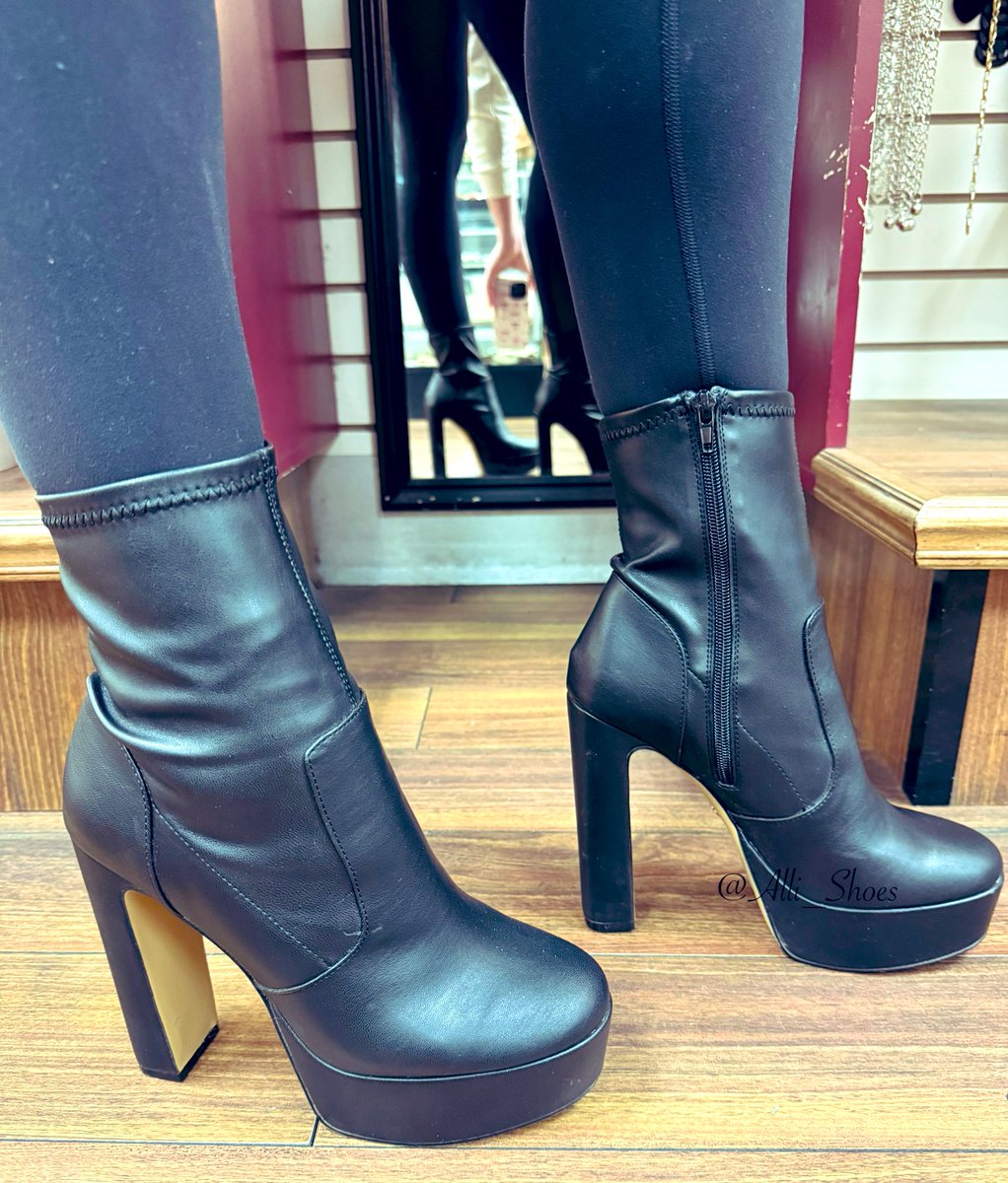 Disney_Alli's tweet photo. Some nice tall Aldo booties #shoes #shoefie #shoestagram #shoesoftheday #sotd #outfitoftheday #ootd #highheellife #highheellover #highheeladdict #shoelover #shoeporn #heelsporn #heels #highheeledboots #bootlover #bootfreak #bootporn #bootaddict #highheeledbooties #showoff https://t.co/Fx1tZMOU0N