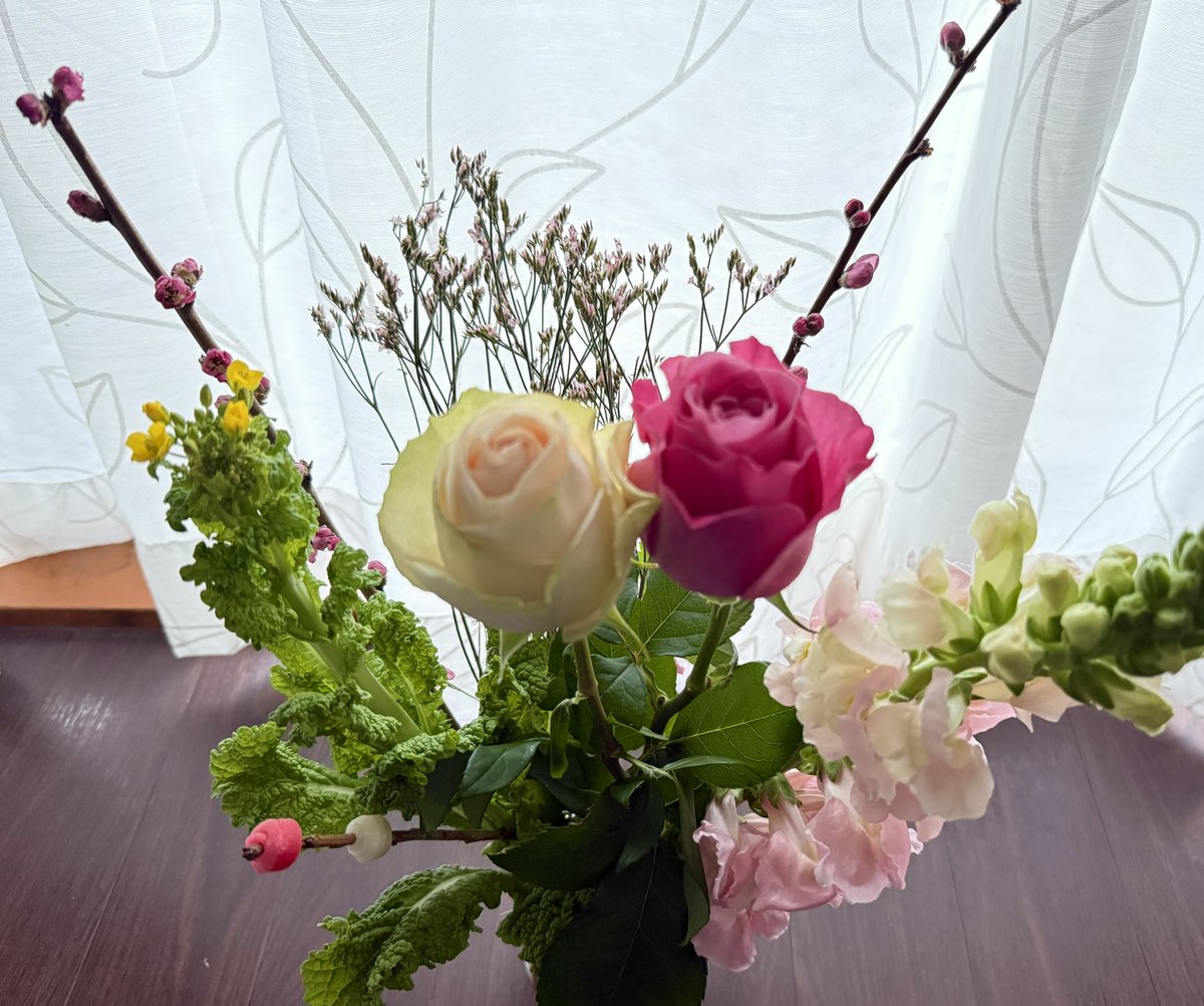 ran_ran_429's tweet photo. バラを飾るひな祭りを始めて4年
今日はTender Roseの日🌹
リリースからそんなに経つなんて〜
#関口シンゴ #TenderRose https://t.co/0R1S2NskZT