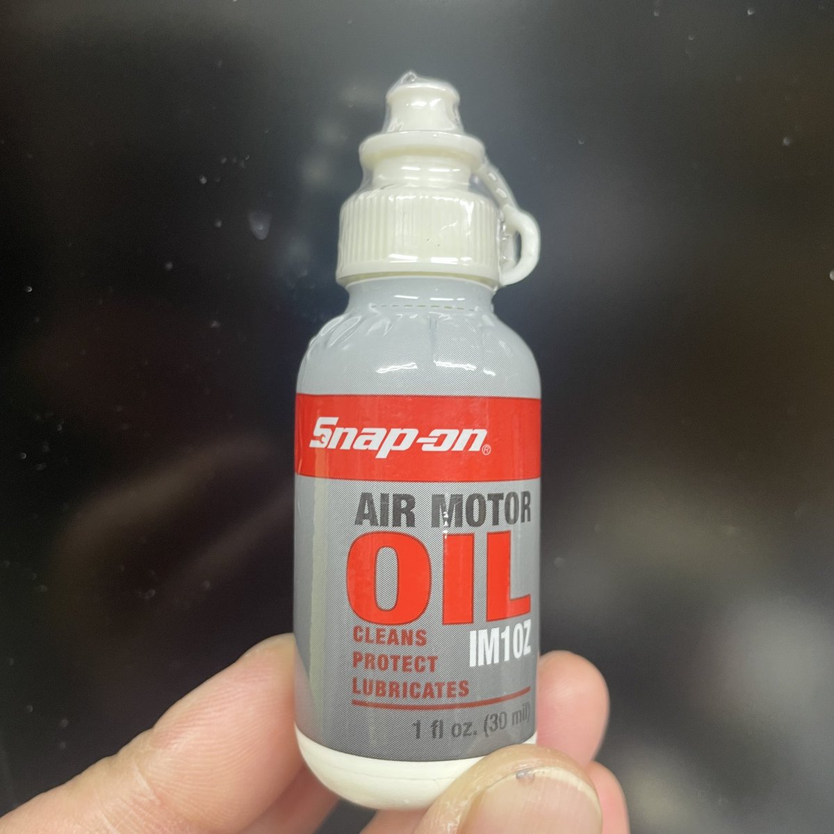 SnapObara's tweet photo. ベルトサンダー

今では電動もありますがエアも根強い人気
中でもベルト幅20mmはエアモーターも大きく、仕事率がとても高いです。
使用前でも後でも良いから使う度に給油もお願いします。

#スナップオンオバラ https://t.co/KlyqEZiALD