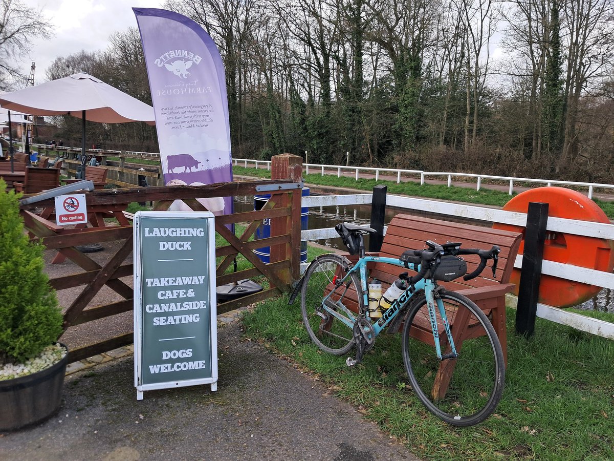 CB_cycles's tweet image. At the bottom of the loop after a slog into a headwind to get there was the control at Fradley Junction and the Laughing Duck cafe... ☕️🍰🦆#cycling #audax #peakaudax