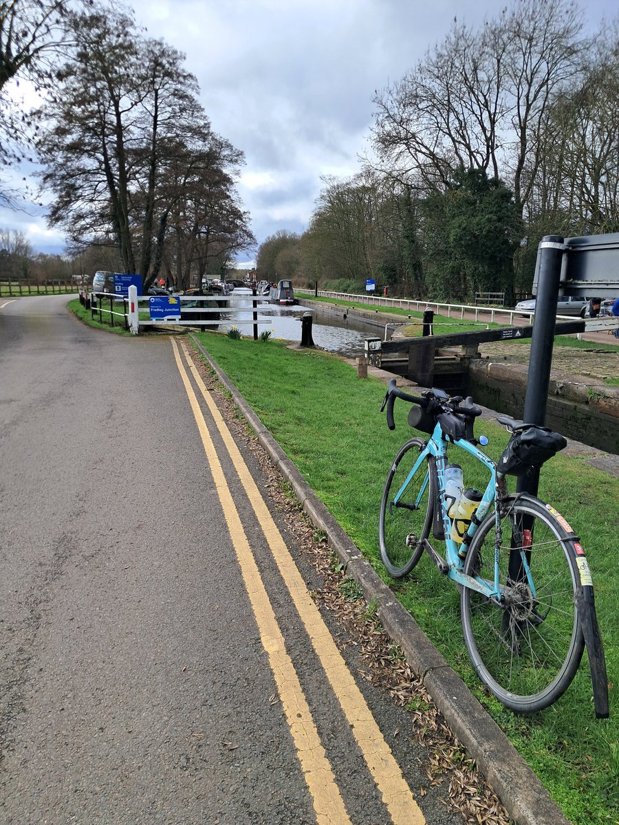 CB_cycles's tweet image. At the bottom of the loop after a slog into a headwind to get there was the control at Fradley Junction and the Laughing Duck cafe... ☕️🍰🦆#cycling #audax #peakaudax
