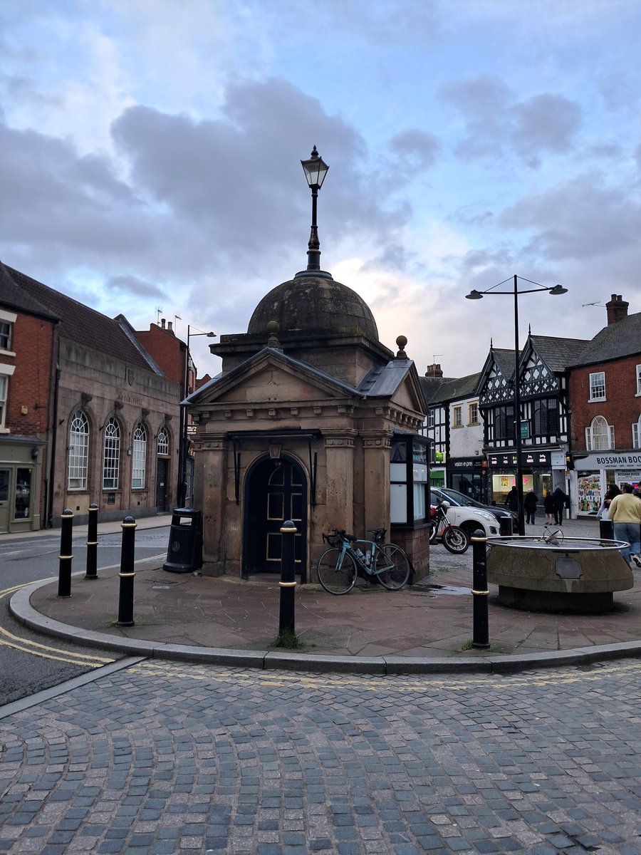 CB_cycles's tweet image. On the way back after an unpleasant but short stint on the A38 to get across the river Trent, the route passed through  Barton under Needwood, then later Uttoxeter where I had another welcome break.... #cycling #audax #peakaudax