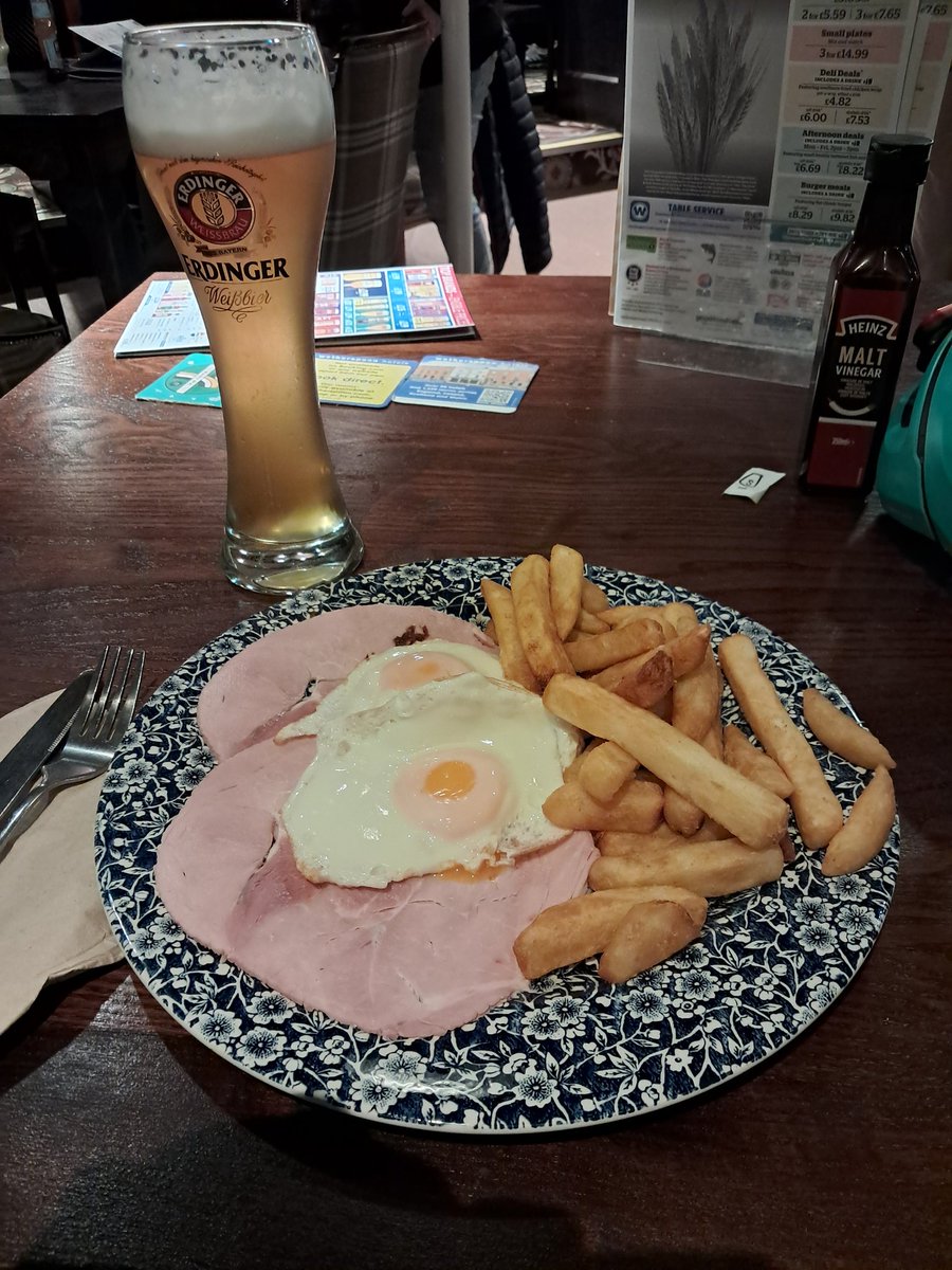 CB_cycles's tweet image. Then I arrived back in time, although I was the last one back and made a b-line for Spoons for dinner #cycling #audax #peakaudax