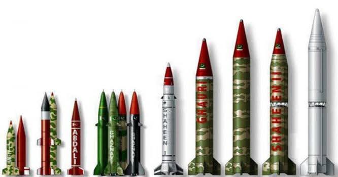 پاکستان کی فوج 9 ارب ڈالرز میں 25 کروڑ عوام اور 9 لاکھ مربع کلومیٹر کی حفاظت کرتی ہے۔جہاز،میزائل،ایٹمی پروگرام سمیت سینکڑوں چیزیں سب کچھ اسی سے مینج کرتی یے۔
جبکہ
متحدہ عرب امارات کا دفاعی بجٹ 27 ارب ڈالرز سالانہ،رقبہ صرف 83 ہزار کلومیٹر اور کل آبادی 1 کروڑ اور مقامی آبادی صرف 15