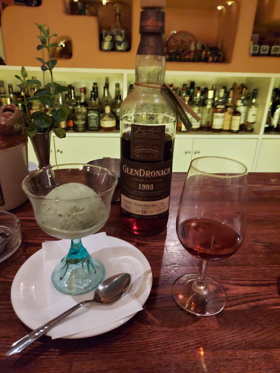 昨日も美味しいお酒を頂いて来ました🥃 VAT69 70年代、モーレンジ 150