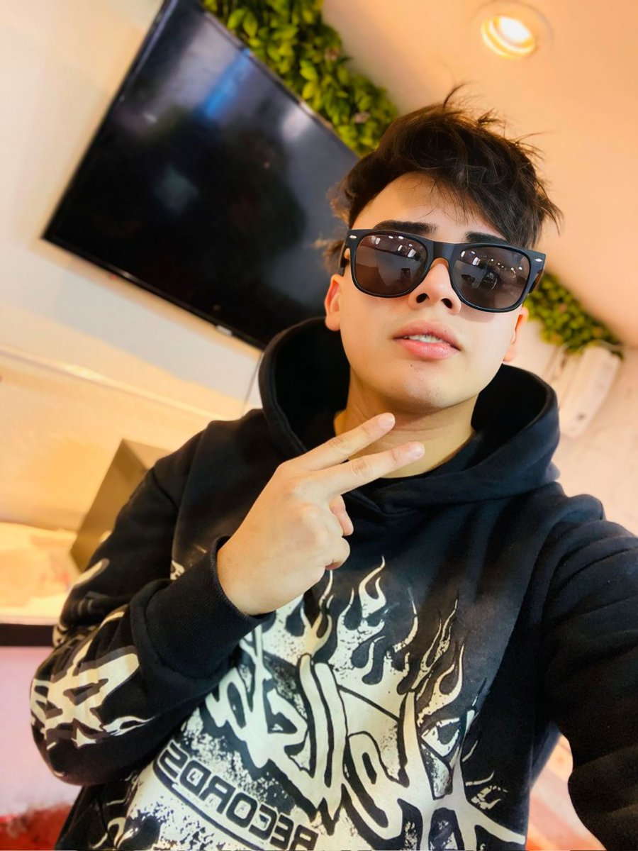 pinganillaa's tweet photo. Kit https://t.co/RQXbalNGX9