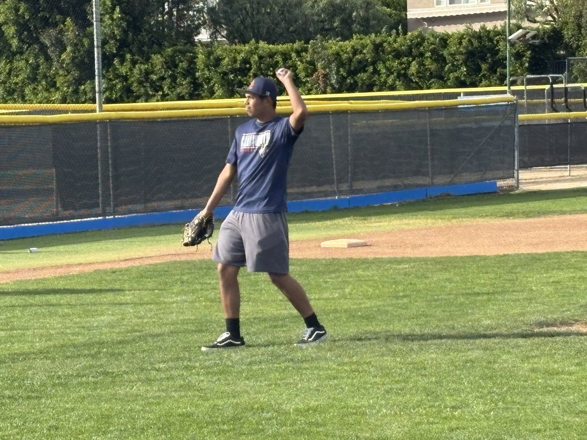 chatsbaseball's tweet photo. A few of our baseball players volunteered today at the Northridge Little League Challenger division. Continue to always give back. Great job to Damian Ayala, Vicente Martinez, Isaac Ramos, and Christian Jung. @ChatsworthAD @latsondheimer https://t.co/4Fcz4WLz3L
