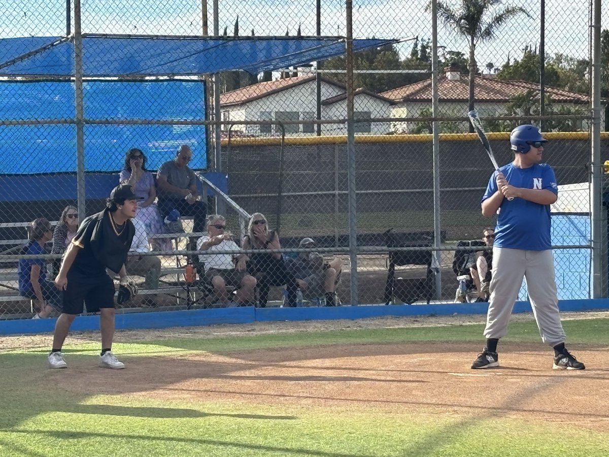 chatsbaseball's tweet photo. A few of our baseball players volunteered today at the Northridge Little League Challenger division. Continue to always give back. Great job to Damian Ayala, Vicente Martinez, Isaac Ramos, and Christian Jung. @ChatsworthAD @latsondheimer https://t.co/4Fcz4WLz3L