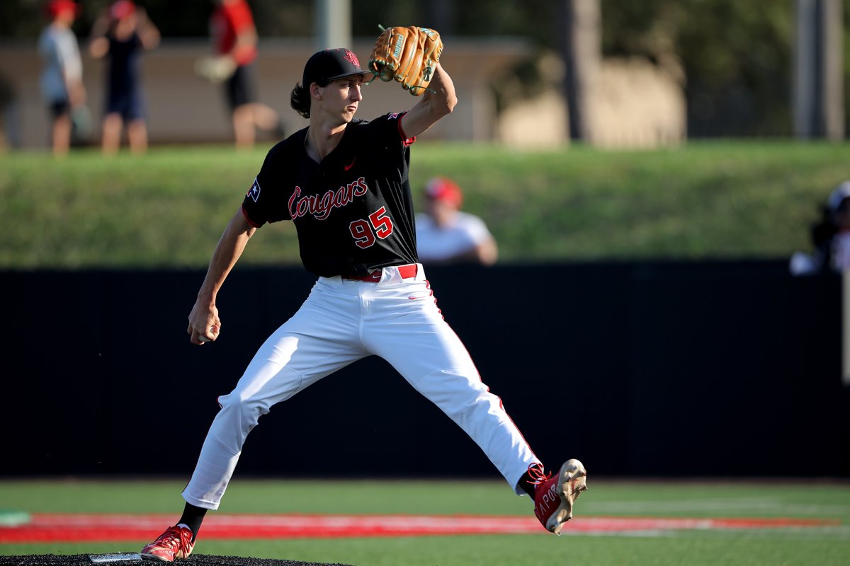 UHCougarBB's tweet photo. Four-pitch seventh inning for @KendallHoffman9 🔥 

His line so far today: 7.0 IP, 3 H, 1 R, 4 K, 1 BB https://t.co/0xfCrd5xGj
