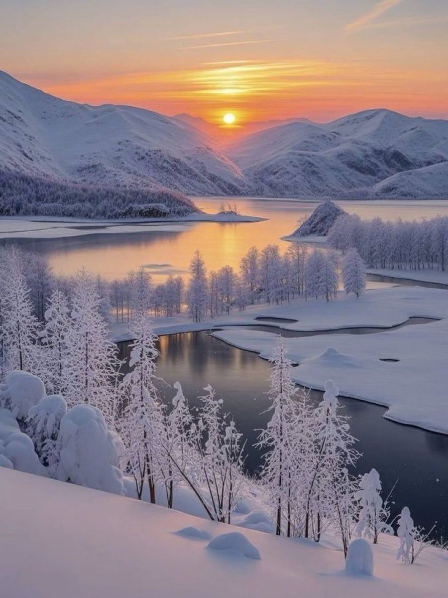 purenature_1's tweet photo. Sunset over snowy landscape ❄️☀️ #winter https://t.co/jtisujYAPN