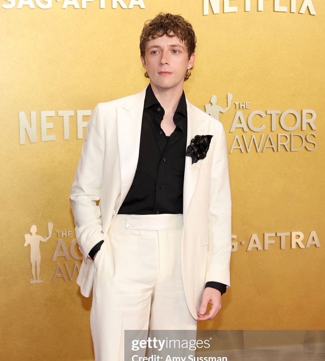 dennis whitaker’s microbangs tweet media