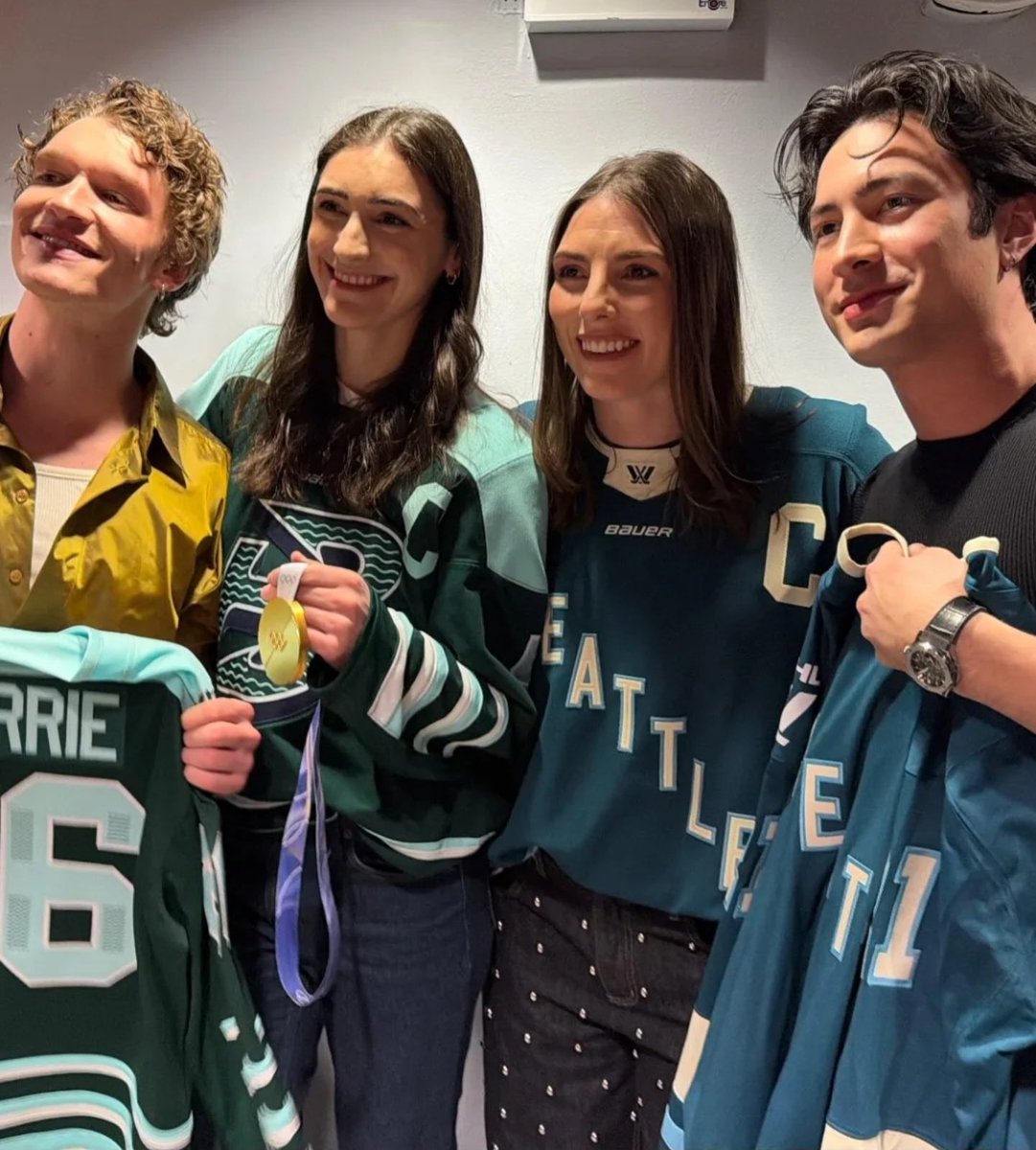 New photo of Connor Storrie with Hudson Williams, Megan Keller and Hilary Knight.

📲 rennaestubbs via Instagram