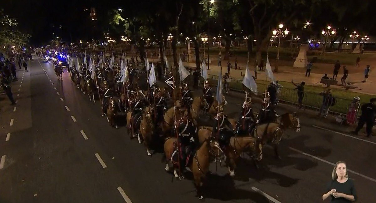 #CadenaNacional 📺
El dato: arranca con 20.3 puntos sumandos todos los canales de aire y cable