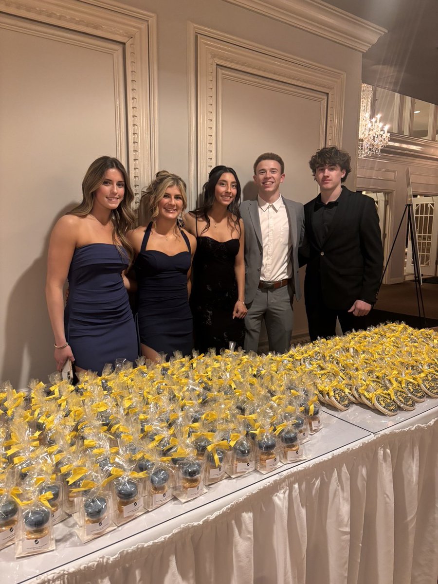 Emma Bell tweet media