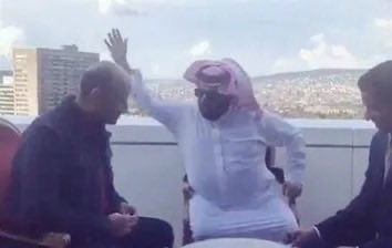 شيزوفرينيا  المدعو عمرو أديب الكائن الهلامي

عمرو أديب المصري يعتذر ويتوسل الغفران 

وعمرو أديب بعد الشماغ الوقح ناكر الفضل 

لو كنت صادق في توبتك احذف التغريدتين واعتذر بكلمات صريحة لا لبس فيها