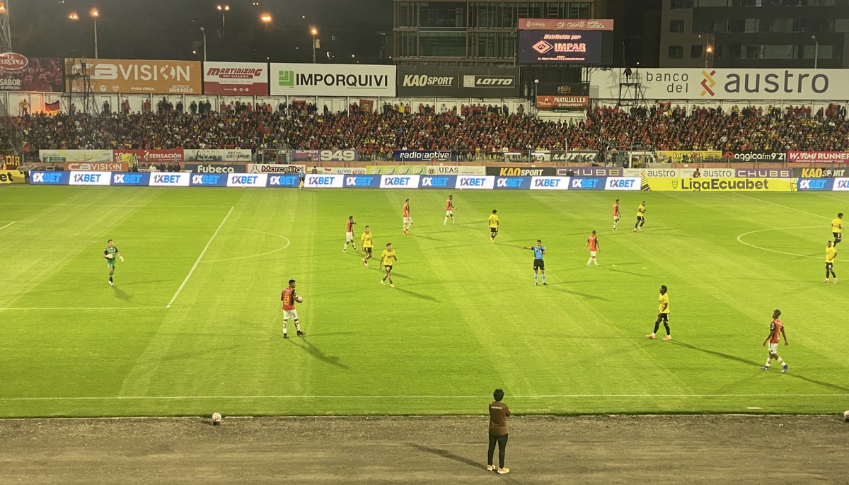 Combo ideal para #DCuenca en el Serrano Aguilar. 
✅ 2-1 sobre Barcelona, con ese sabor especial que genera para el hincha ganarle al equipo amarillo. 
✅ Victoria jugando 10 contra 11 gran parte del partido. 
✅ Estadio lleno = gran taquilla 💵