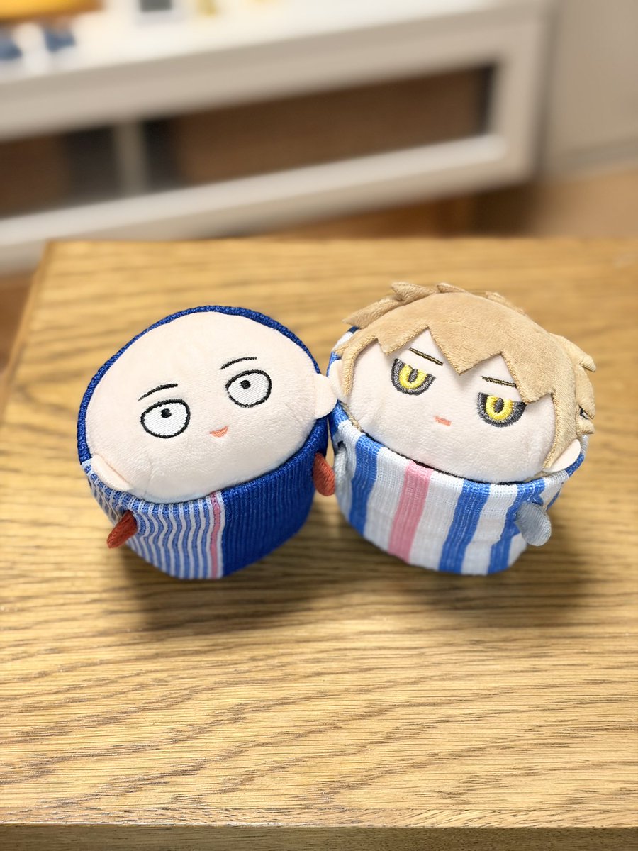 うちの近所のローソンにもまだ制服あった😲❗️早速ぽてに着せてTLへ放流🤲
ありゃー可愛えーひゃー
めっちゃビビりながらボンドつけて袖切ってみた( ;`ω´)ﾌｩ